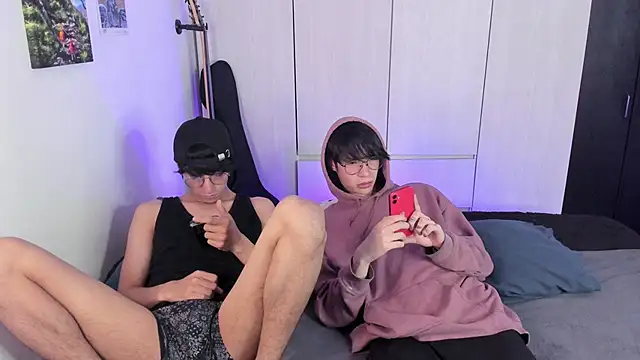 Snapshot of Aventure_Twinks chatting on December 2024 04:34:02 AM Aventure Twinks online show from December 2024 04:34:02 AM