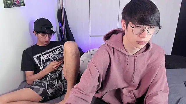 Snapshot of Aventure_Twinks chatting on December 2024 10:11:01 PM Aventure Twinks online show from December 2024 10:11:01 PM