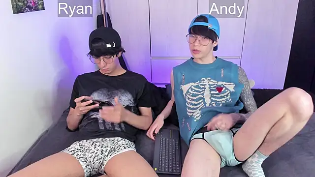 Snapshot of Aventure_Twinks chatting on December 2024 11:26:02 PM Aventure Twinks online show from December 2024 11:26:02 PM