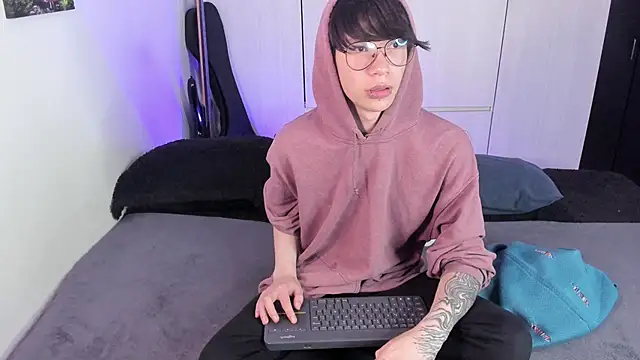 Snapshot of Aventure_Twinks chatting on January 2025 01:41:02 PM Aventure Twinks online show from January 2025 01:41:02 PM