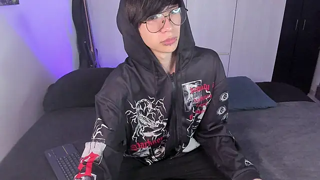 Snapshot of Aventure_Twinks chatting on January 2025 11:48:02 AM Aventure Twinks online show from January 2025 11:48:02 AM