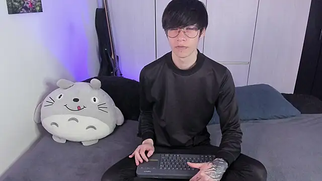 Snapshot of Aventure_Twinks chatting on February 2025 03:17:01 PM Aventure Twinks online show from February 2025 03:17:01 PM