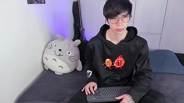 Snapshot of Aventure_Twinks chatting on February 2025 10:10:02 PM Aventure Twinks online show from February 2025 10:10:02 PM