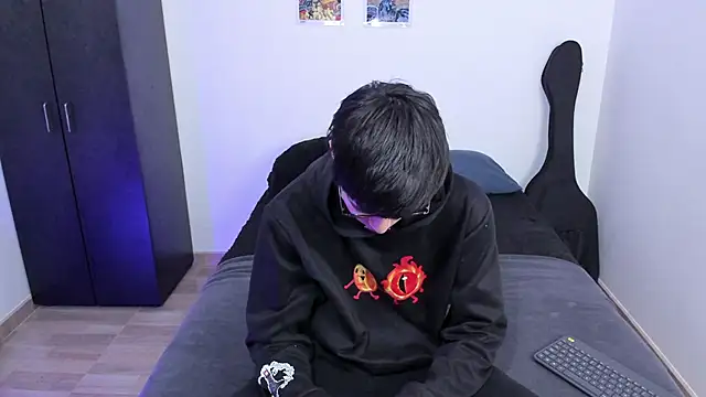 Snapshot of Aventure_Twinks chatting on February 2025 09:14:01 PM Aventure Twinks online show from February 2025 09:14:01 PM