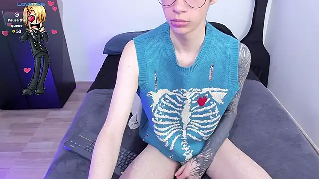 Snapshot of Aventure_Twinks chatting on March 2025 09:18:02 PM Aventure Twinks online show from March 2025 09:18:02 PM