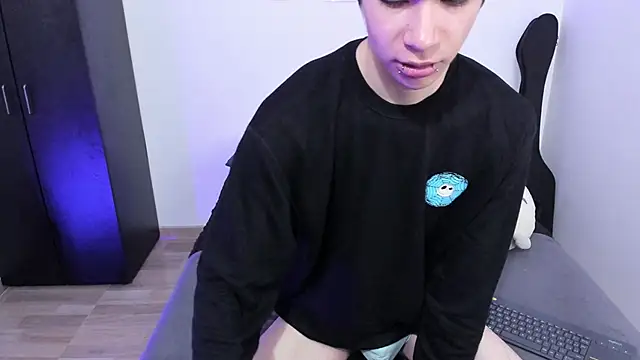 Snapshot of Aventure_Twinks chatting on March 2025 07:31:01 PM Aventure Twinks online show from March 2025 07:31:01 PM