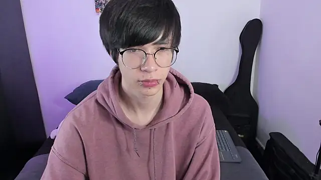 Snapshot of Aventure_Twinks chatting on December 2025 07:31:01 PM Aventure Twinks online show from December 2025 07:31:01 PM