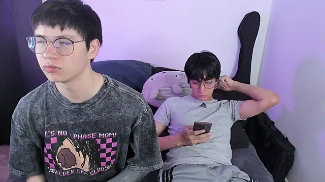 Snapshot of Aventure_Twinks chatting on January 2026 10:57:01 PM Aventure Twinks online show from January 2026 10:57:01 PM