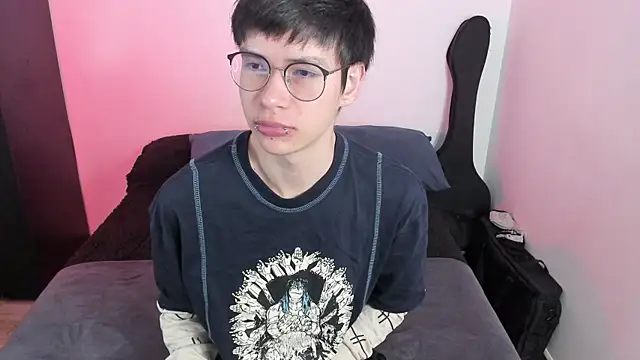 Snapshot of Aventure_Twinks chatting on January 2026 06:35:02 PM Aventure Twinks online show from January 2026 06:35:02 PM