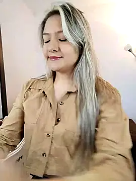 valeriahunter1 online show from December 2024 11:24:02 PM