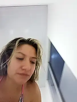 valeriahunter1 online show from January 2025 12:22:02 AM