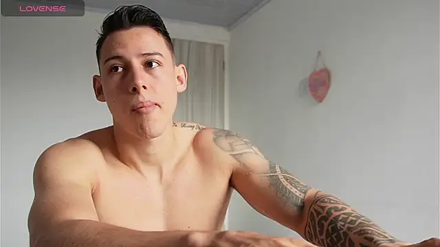 Snapshot of Muscle_King_Cum chatting on April 2026 02:21:01 PM Muscle King Cum online show from April 2026 02:21:01 PM