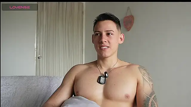 Snapshot of Muscle_King_Cum chatting on June 2026 01:56:01 PM Muscle King Cum online show from June 2026 01:56:01 PM