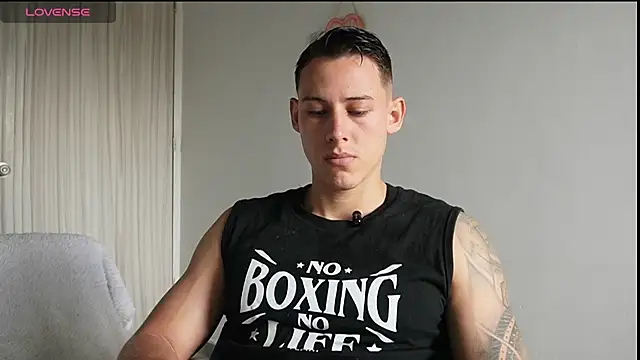Snapshot of Muscle_King_Cum chatting on July 2026 01:39:02 PM Muscle King Cum online show from July 2026 01:39:02 PM