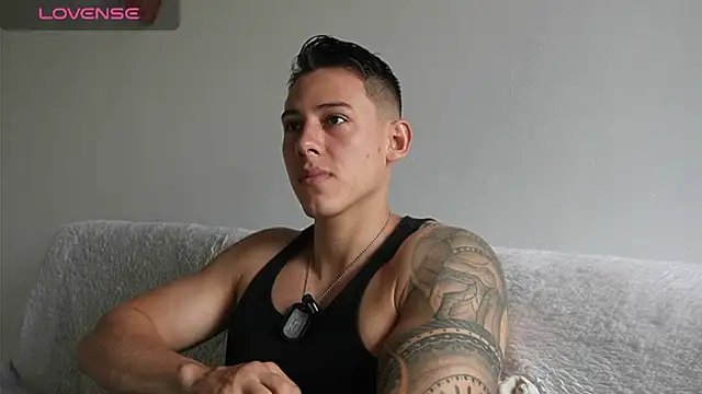 Snapshot of Muscle_King_Cum chatting on July 2026 01:40:01 PM Muscle King Cum online show from July 2026 01:40:01 PM