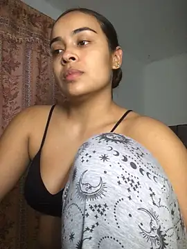 Snapshot of JuanaSimons chatting on May 2026 01:56:01 AM JuanaSimons online show from May 2026 01:56:01 AM