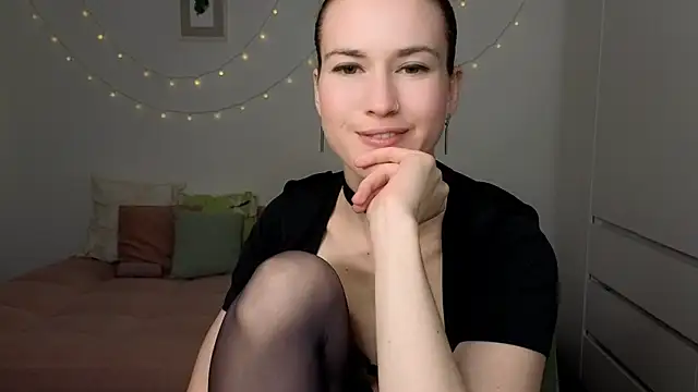 AliciaNewell online show from April 2026 07:07:02 PM