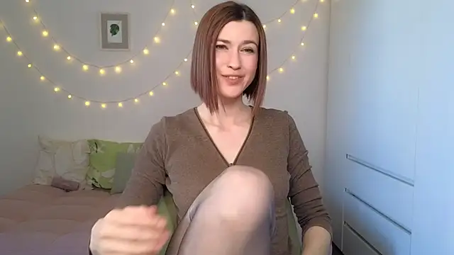 Snapshot of AliciaNewell chatting on June 2026 04:32:02 AM AliciaNewell online show from June 2026 04:32:02 AM