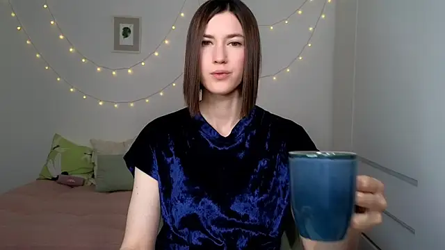 Snapshot of AliciaNewell chatting on July 2026 04:28:02 AM AliciaNewell online show from July 2026 04:28:02 AM