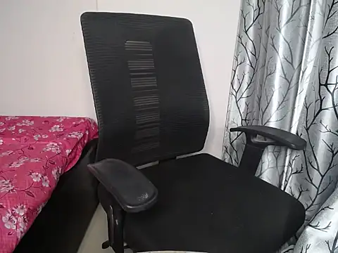 Naila00 online show from February 2026 03:57:01 PM