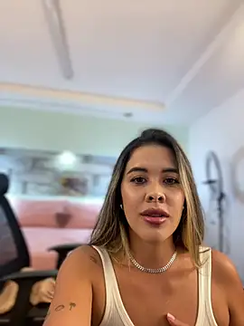 Snapshot of Emilia_Bakerr chatting on January 2025 06:14:01 PM Emilia Bakerr online show from January 2025 06:14:01 PM