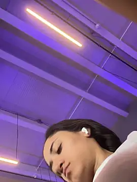 Snapshot of _Caroliinee_ chatting on February 2025 03:57:02 PM Caroliinee online show from February 2025 03:57:02 PM