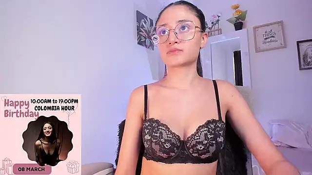 Snapshot of _Caroliinee_ chatting on March 2025 07:16:02 PM Caroliinee online show from March 2025 07:16:02 PM