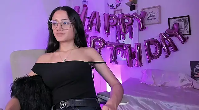 Snapshot of _Caroliinee_ chatting on March 2025 09:15:02 PM Caroliinee online show from March 2025 09:15:02 PM