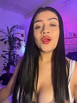 Snapshot of lucianaroy chatting on May 2026 04:17:02 AM lucianaroy online show from May 2026 04:17:02 AM