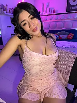 Snapshot of lucianaroy chatting on May 2026 11:33:02 PM lucianaroy online show from May 2026 11:33:02 PM