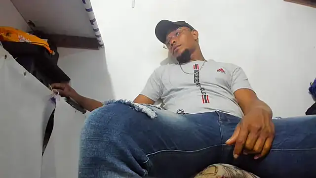 hugo3918  online show from November 2025 01:04:02 AM