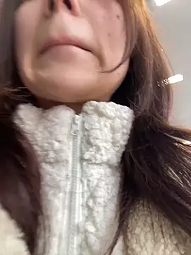 QuitieLia online show from December 2024 08:11:02 AM