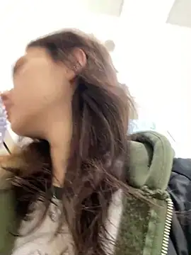 QuitieLia online show from December 2024 08:15:02 AM