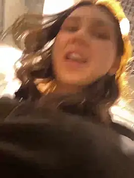 QuitieLia online show from December 2024 07:11:02 AM