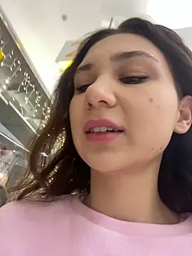 QuitieLia online show from January 2025 08:22:01 AM