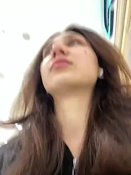 QuitieLia online show from January 2025 08:02:02 AM