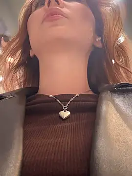 QuitieLia online show from November 2025 08:14:02 AM