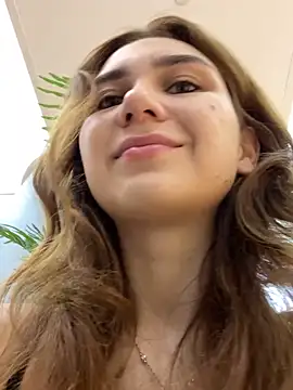 QuitieLia online show from November 2025 09:19:02 AM