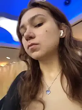 QuitieLia online show from January 2026 08:27:01 AM