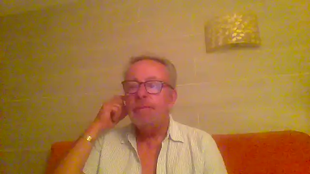 Snapshot of tuggy59 chatting on April 2026 04:08:02 AM tuggy59 online show from April 2026 04:08:02 AM
