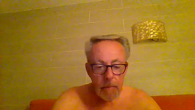 Snapshot of tuggy59 chatting on May 2026 04:28:02 AM tuggy59 online show from May 2026 04:28:02 AM