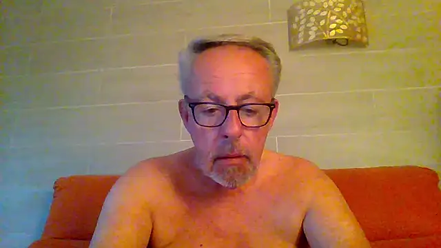 Snapshot of tuggy59 chatting on May 2026 05:03:01 AM tuggy59 online show from May 2026 05:03:01 AM
