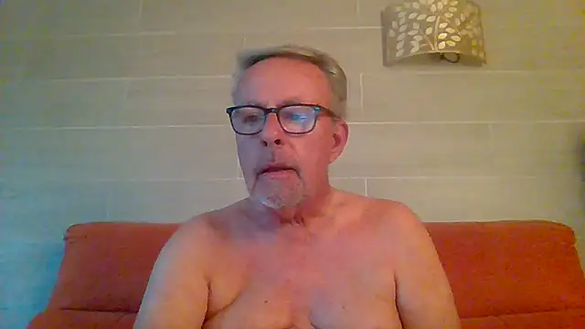 Snapshot of tuggy59 chatting on May 2026 05:05:02 AM tuggy59 online show from May 2026 05:05:02 AM