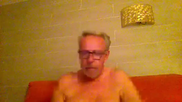 Snapshot of tuggy59 chatting on June 2026 03:53:01 AM tuggy59 online show from June 2026 03:53:01 AM