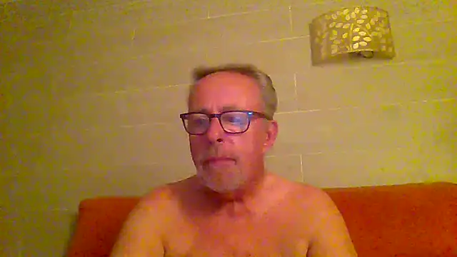 Snapshot of tuggy59 chatting on June 2026 03:29:02 AM tuggy59 online show from June 2026 03:29:02 AM