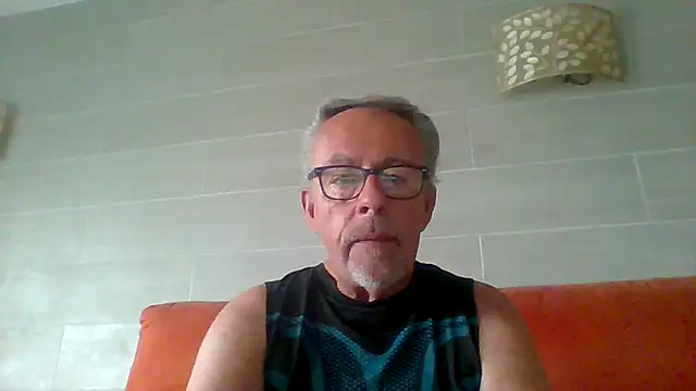 Snapshot of tuggy59 chatting on June 2026 05:42:02 AM tuggy59 online show from June 2026 05:42:02 AM