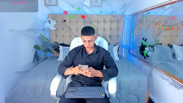 Alex cute77 online show from October 2025 11:29:01 AM