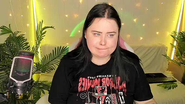 Snapshot of Akemi_BBW chatting on January 2025 06:12:02 PM Akemi BBW online show from January 2025 06:12:02 PM