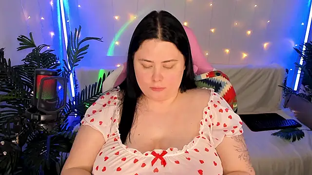 Snapshot of Akemi_BBW chatting on January 2025 12:28:01 AM Akemi BBW online show from January 2025 12:28:01 AM