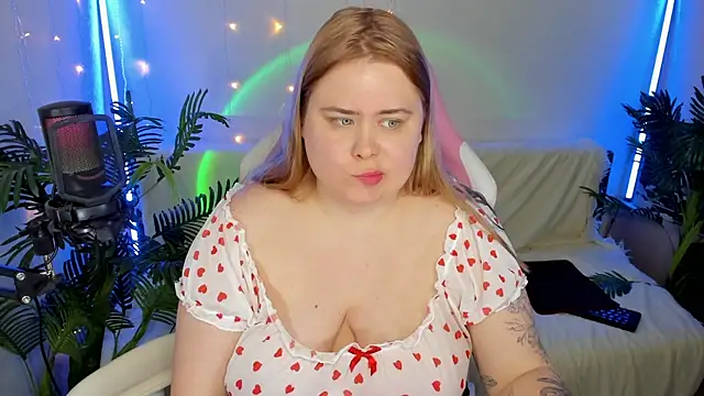 Snapshot of Akemi_BBW chatting on January 2025 12:42:01 AM Akemi BBW online show from January 2025 12:42:01 AM